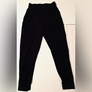 Nike Women’s Size Small Black‎ Wind Breaker Black Logo, Pockets Joggers, Sleek